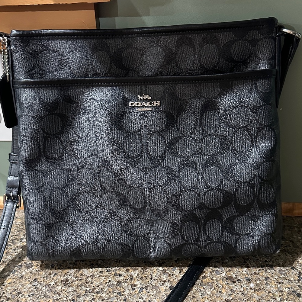 Coach Signature Black Shoulder Bag